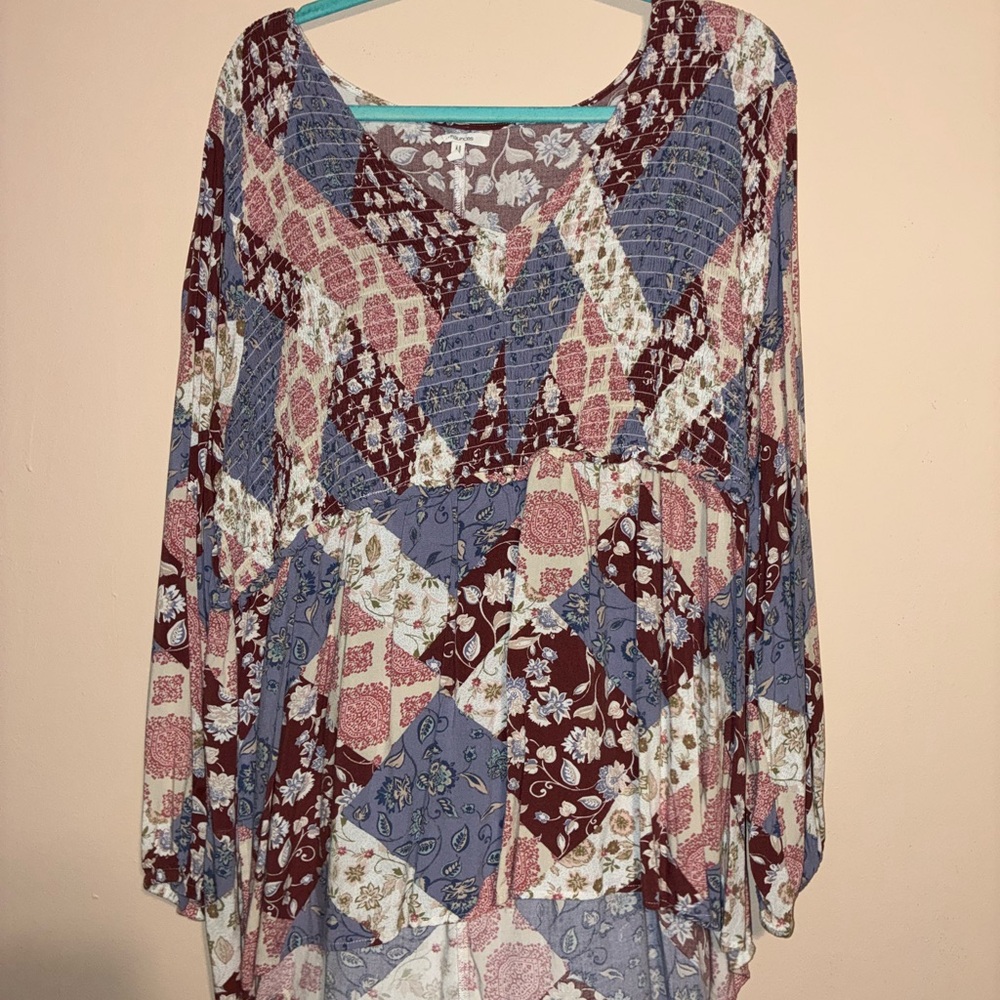 Maurices Blue and Red Graphic 3/4 Sleeve Blouse